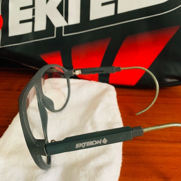 Vintage Ektelon Racquetball
Tennis Safety Glasses Eyewear
Stylish W/ cloth case - Picture 3 of 7